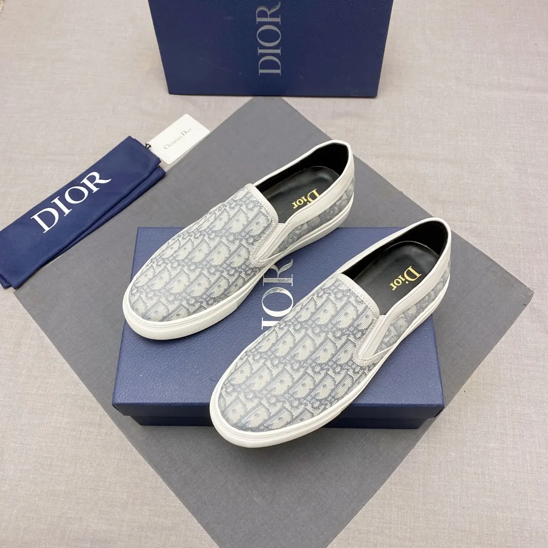 p380, Dior series casual shoes 👟🔥[Dior] Dior's new casual men's shoes are launched in Hong Kong counters. Official website 1:1 production. Original Italian materials. Designed by European and American masters. Perfect shape to create counter quality. Solid color rubber wear-resistant outsole and classic dazzling head! Super versatile and very comfortable. High-end without losing taste, fashionable and novel! ! Absolute focus! Code number: 38-44, three colors available (45 can be customized, cannot be returned or exchanged) No. 005